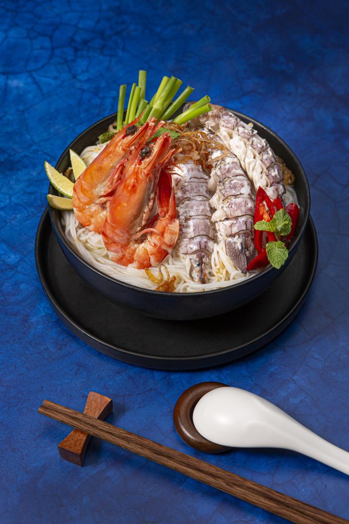 DLecia-seafood-noodles-soup-1
